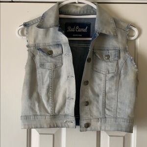 Faded denim sleeveless crop too jean jacket
